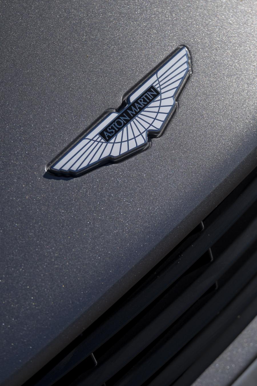 Логотип Aston Martin Vanquish 2012 года  (UK) (фото 148 из 170)